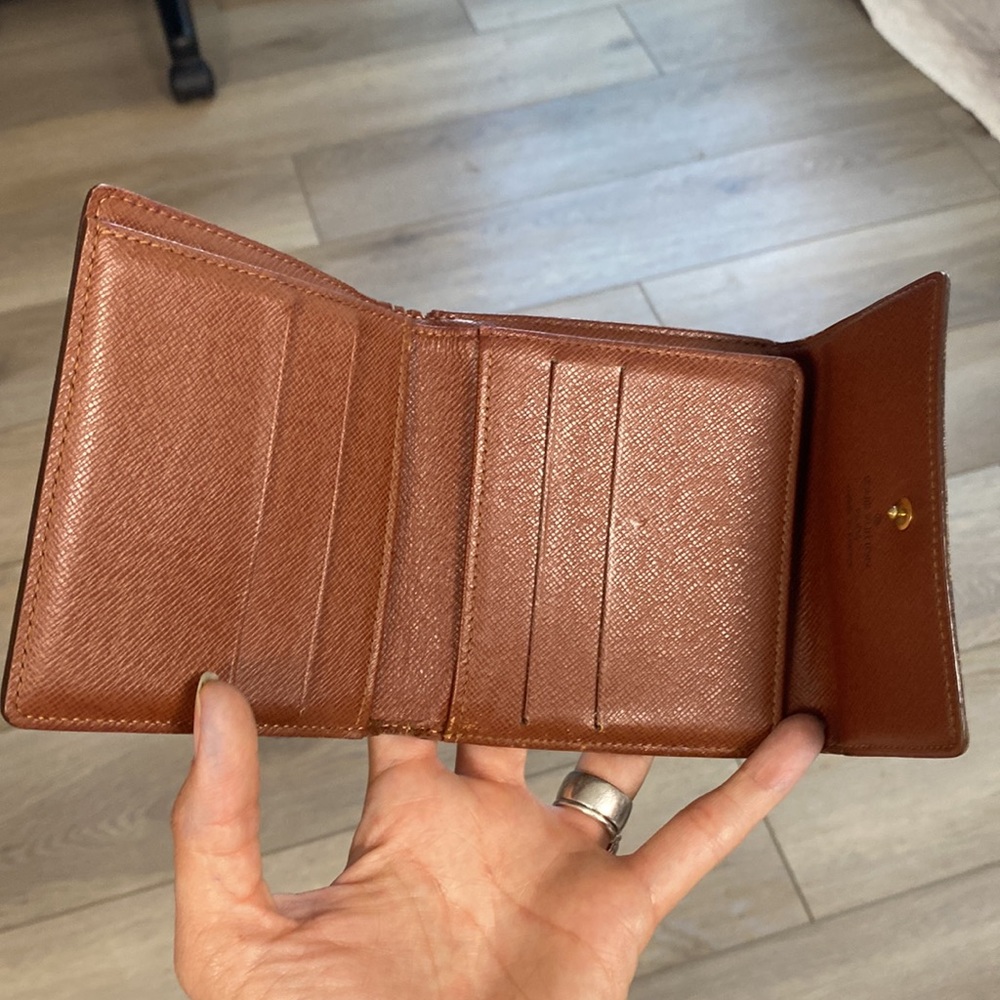 *sold* LOUIS VUITTON
LV Monogram Coated Canvas Elise Wallet - Picture 3 of 12
